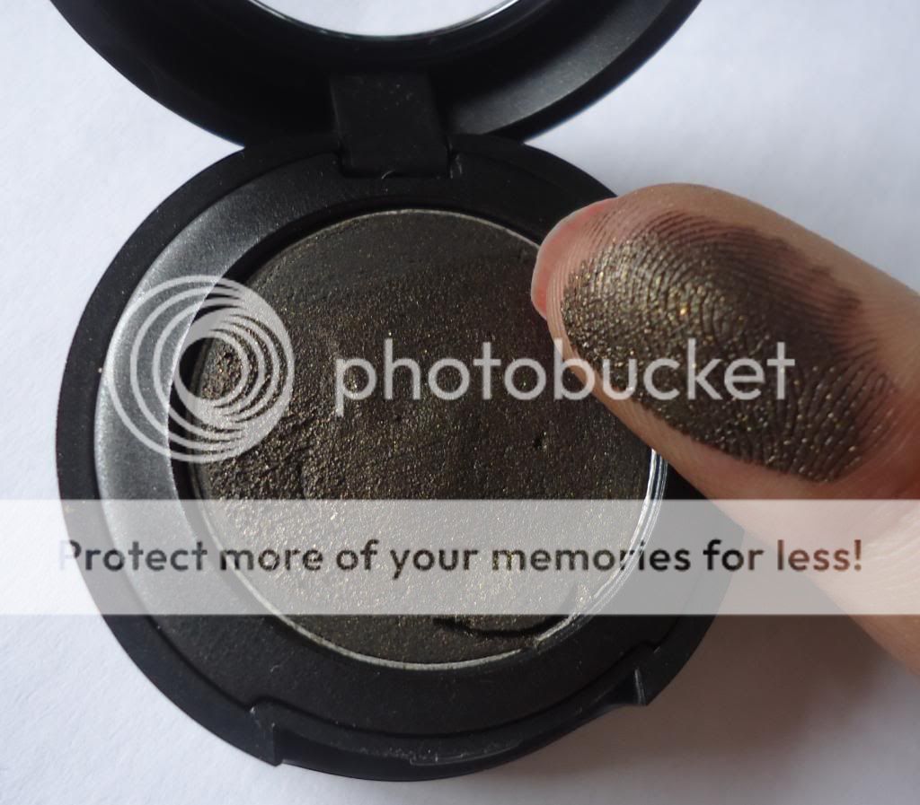 Biotique Eyeshadow Emerald Smoke Review, Swatches, EOTD